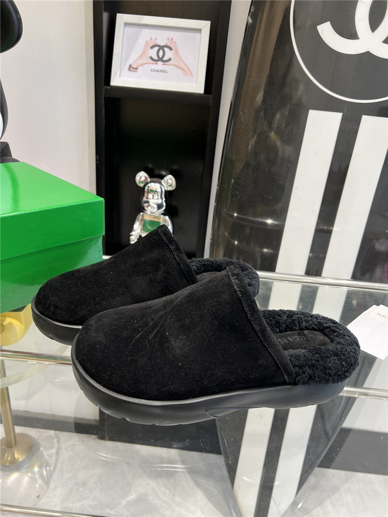 b0tt*ga Ven*ta round toe snow boots fur slides