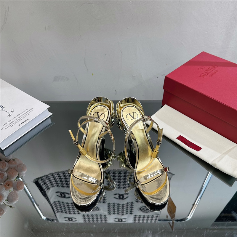 Va1e*ntin0 lacquered flower embellished high heel sandals