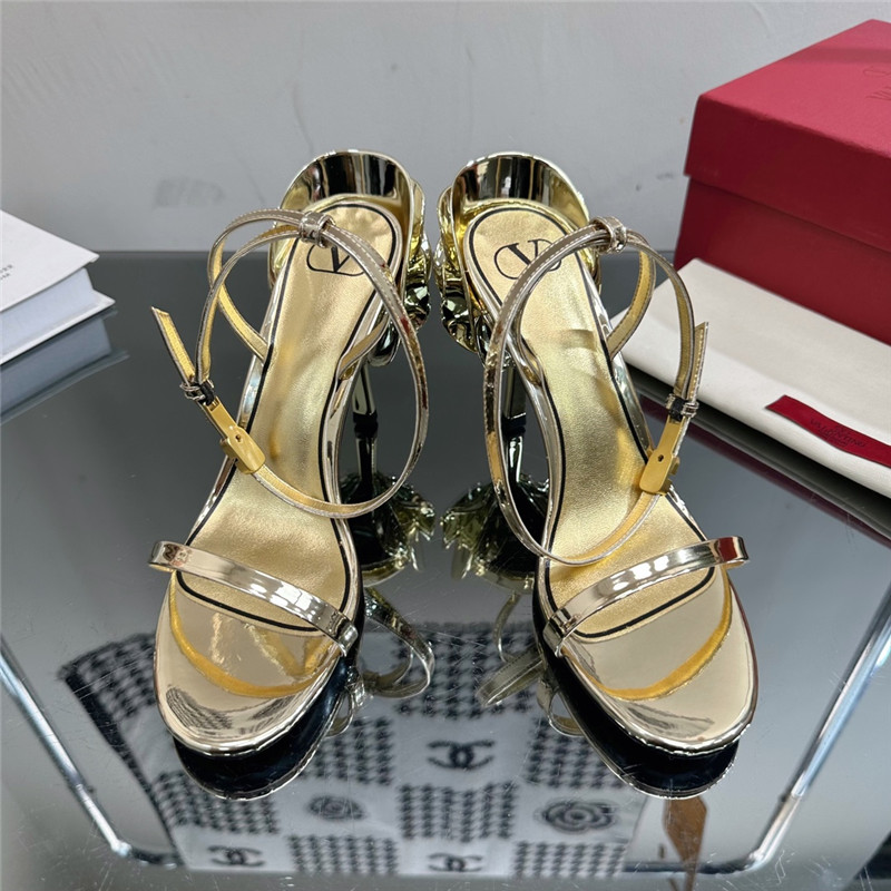Va1e*ntin0 lacquered flower embellished high heel sandals