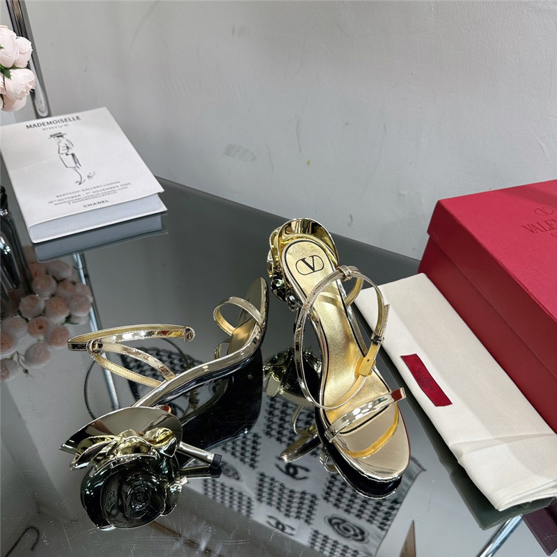 Va1e*ntin0 lacquered flower embellished high heel sandals