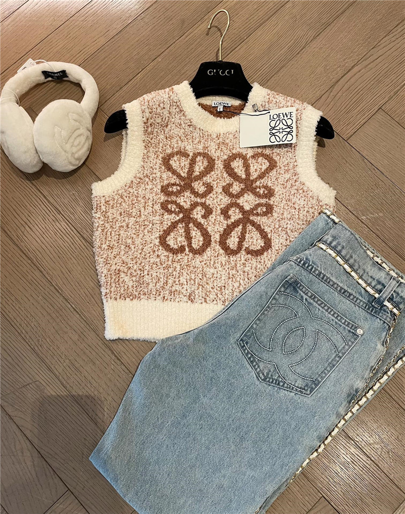 L0ew* logo jacquard knitted vest