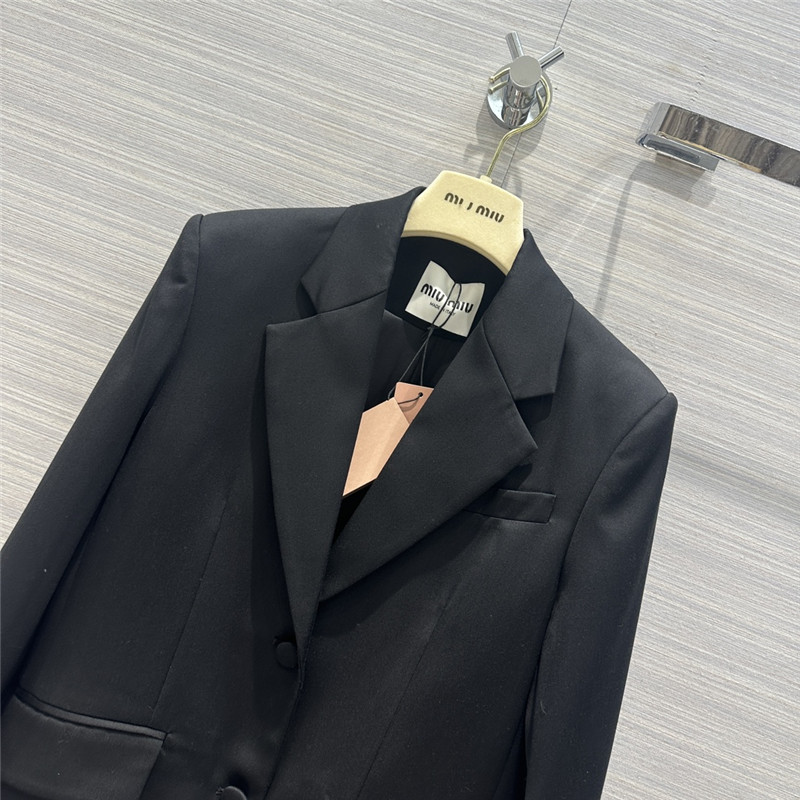 prada lady style feather haute couture suit