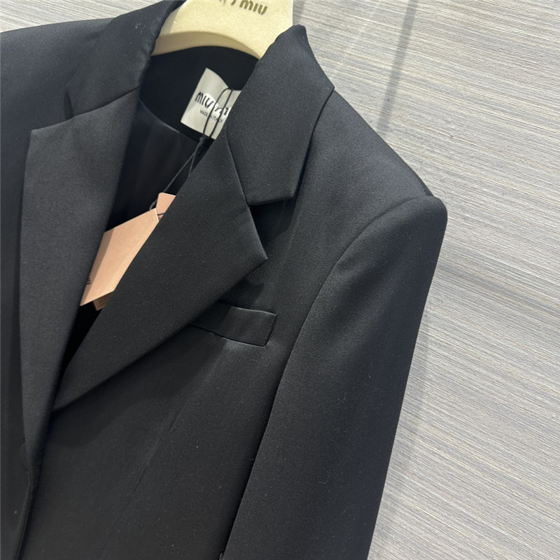 prada lady style feather haute couture suit