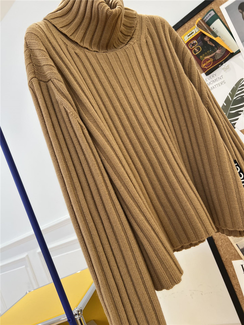 Gvc*1 turtleneck knitted sweater