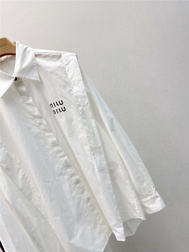 M1um1u loose silhouette design shirt
