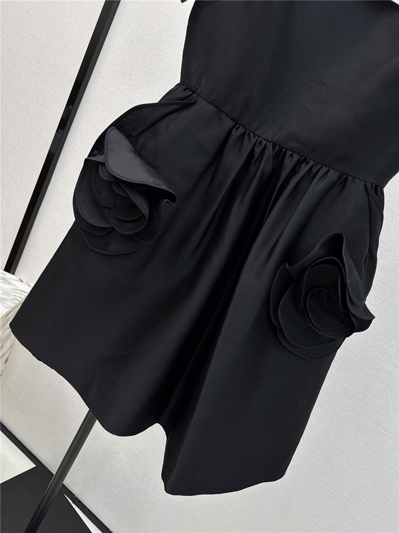 Va1e*ntin0 new black rose short sleeve dress