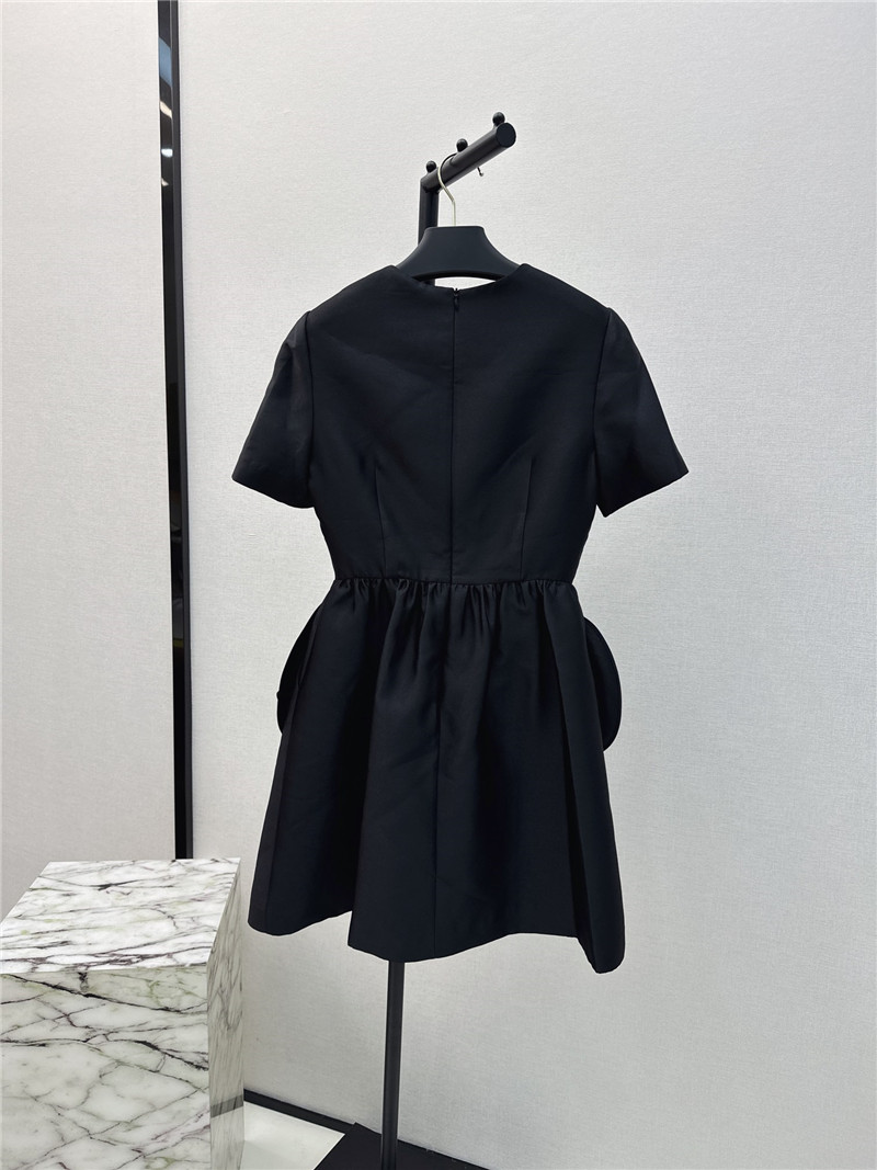 Va1e*ntin0 new black rose short sleeve dress