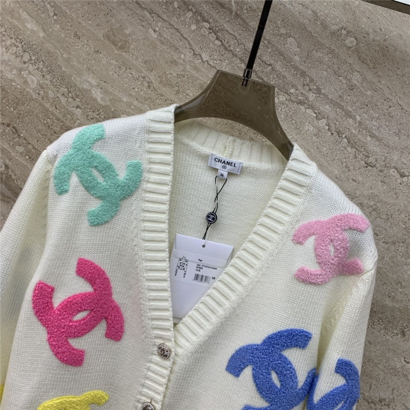Ch**el colorful logo v-neck cardigan white