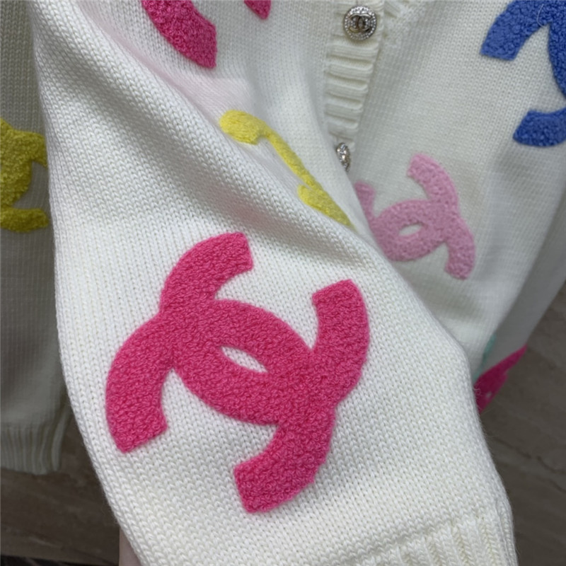 Ch**el colorful logo v-neck cardigan white