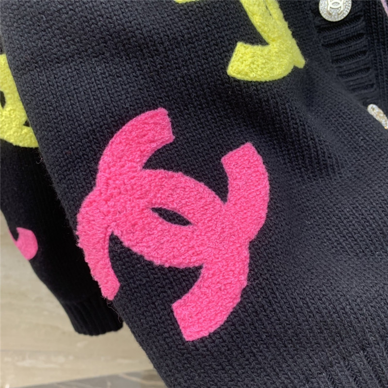 Ch**el colorful logo v-neck cardigan black