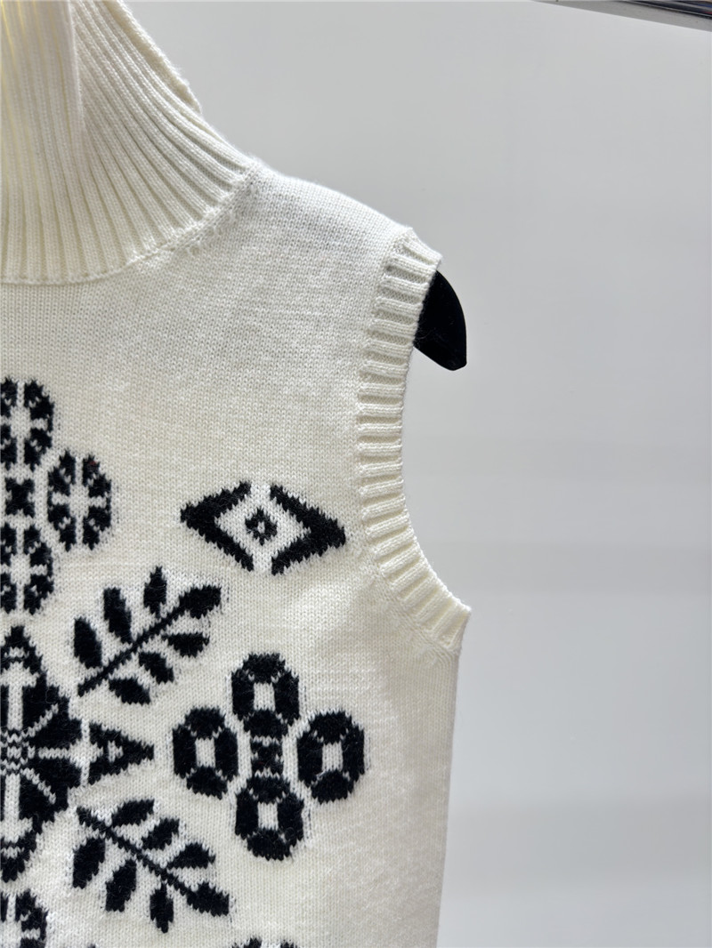 L0ew* jacquard knit turtleneck vest white