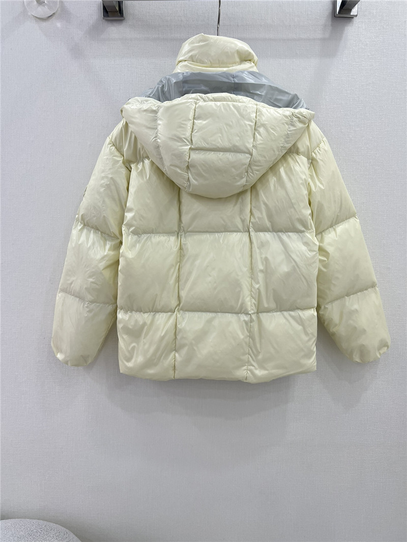 Moncler contrasting color hooded bread down jacket