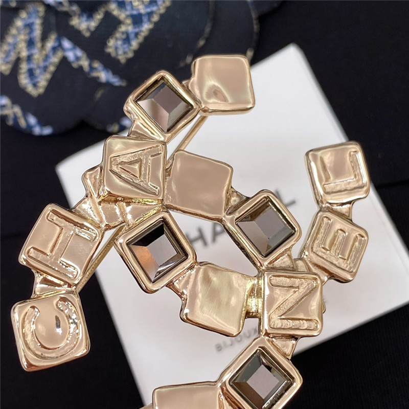 Ch**el monogram square crystal double c brooch