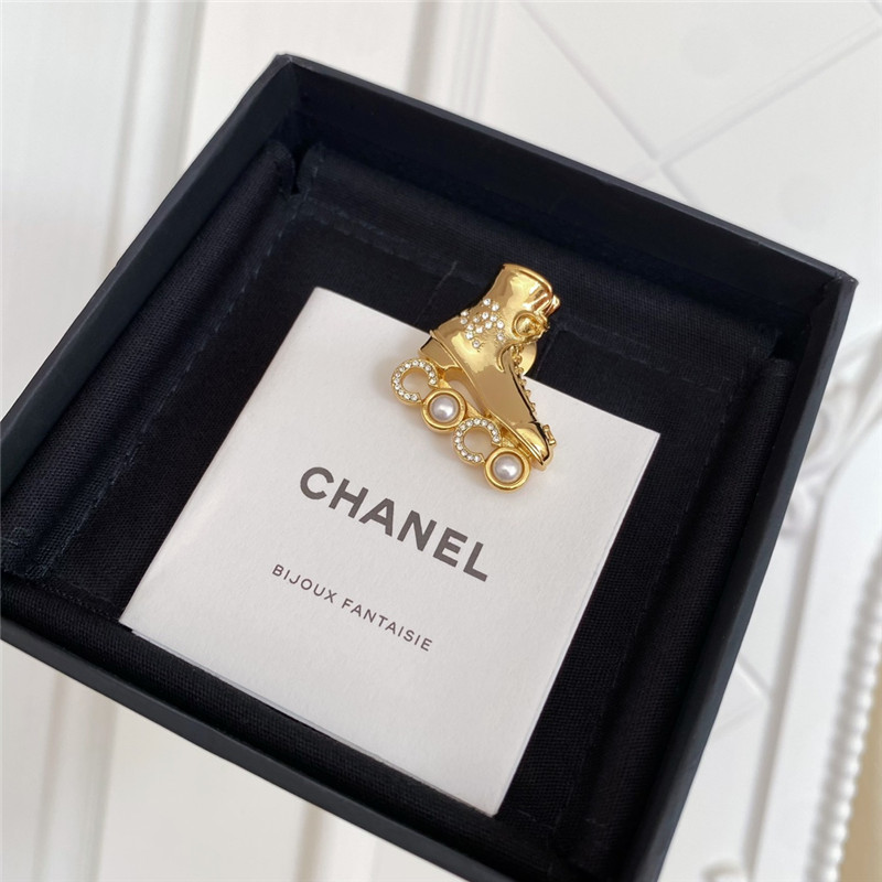 Chanel roller skates coco brooch