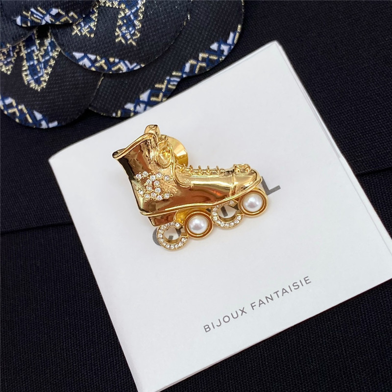 Chanel roller skates coco brooch
