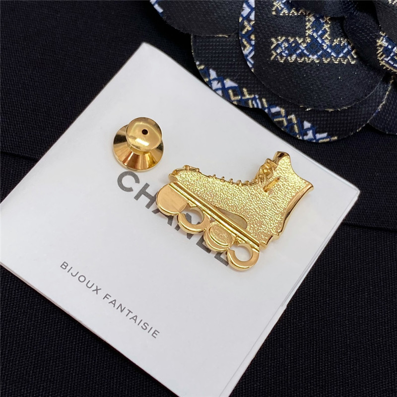 Chanel roller skates coco brooch