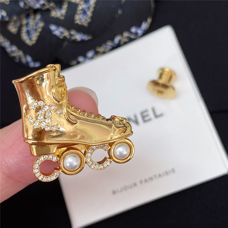 Chanel roller skates coco brooch