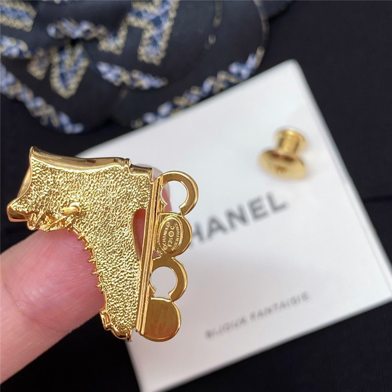 Chanel roller skates coco brooch