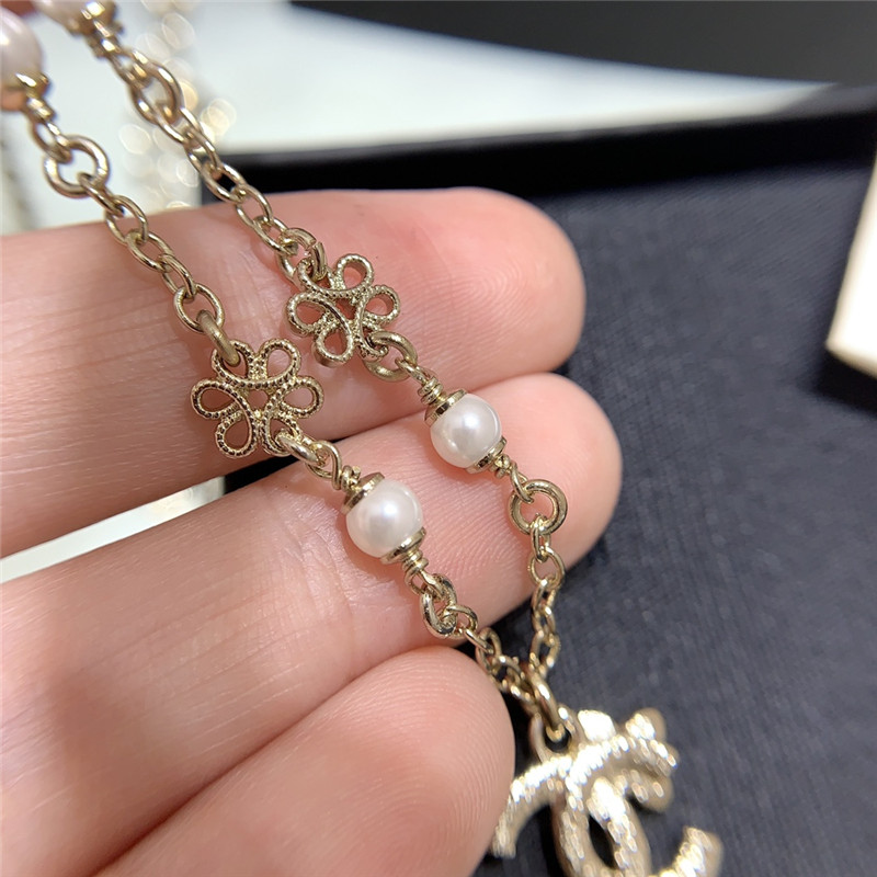 Ch**el pearl flower logo necklace