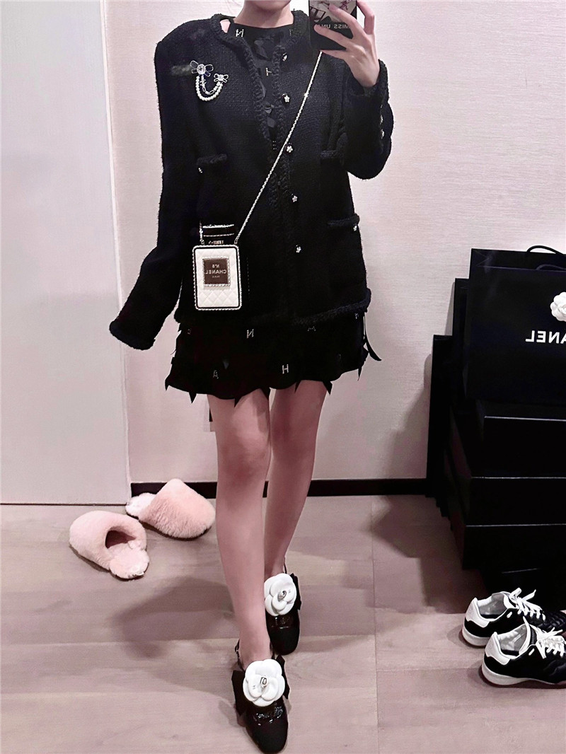 Ch**el bow double c brooch