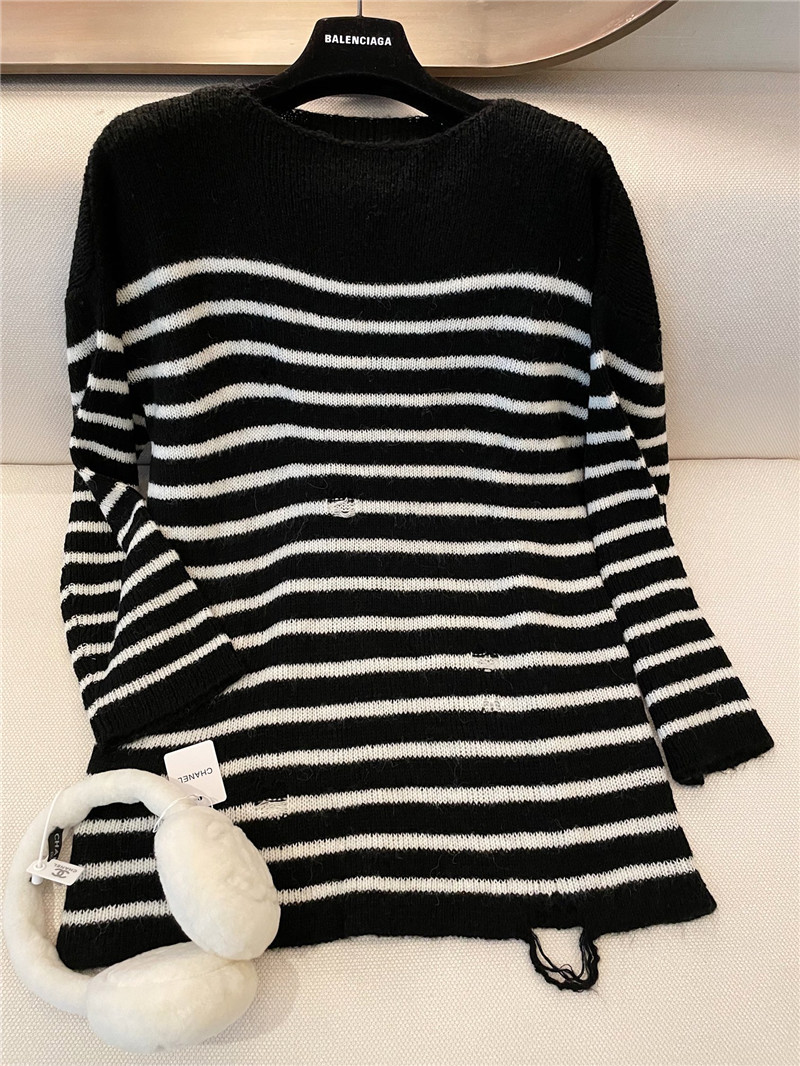 D10r striped lazy knit sweater