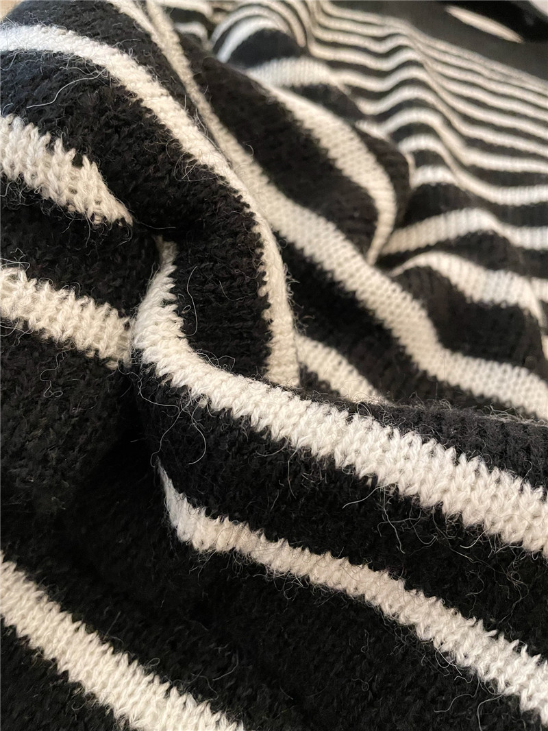 D10r striped lazy knit sweater