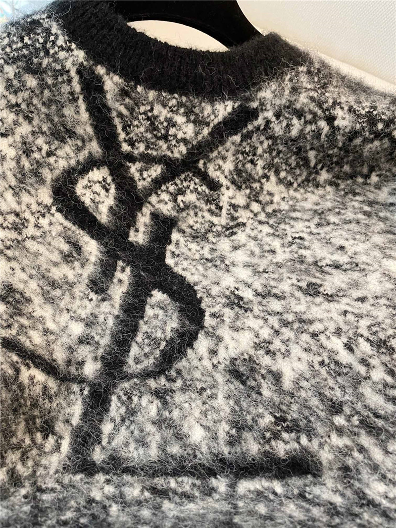 Y51 logo gradient mohair sweater in black