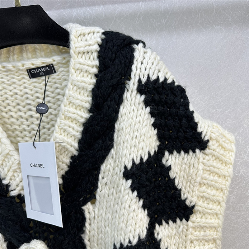 ch**el D1am0nd loose knit vest