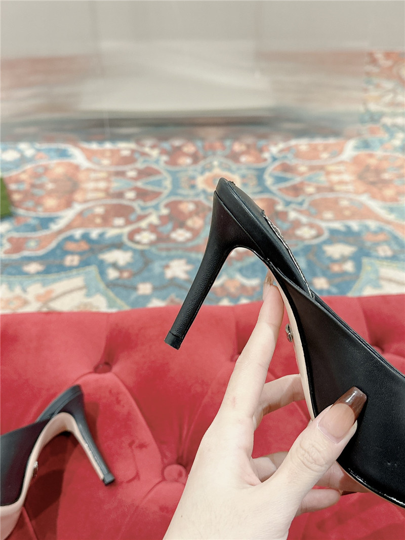 Gucci metal embellished crystal diamond buckle half drag