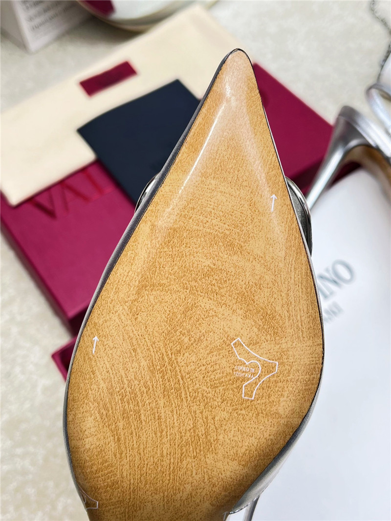 Va1e*ntin0 new color v logo buckle high heels sandals