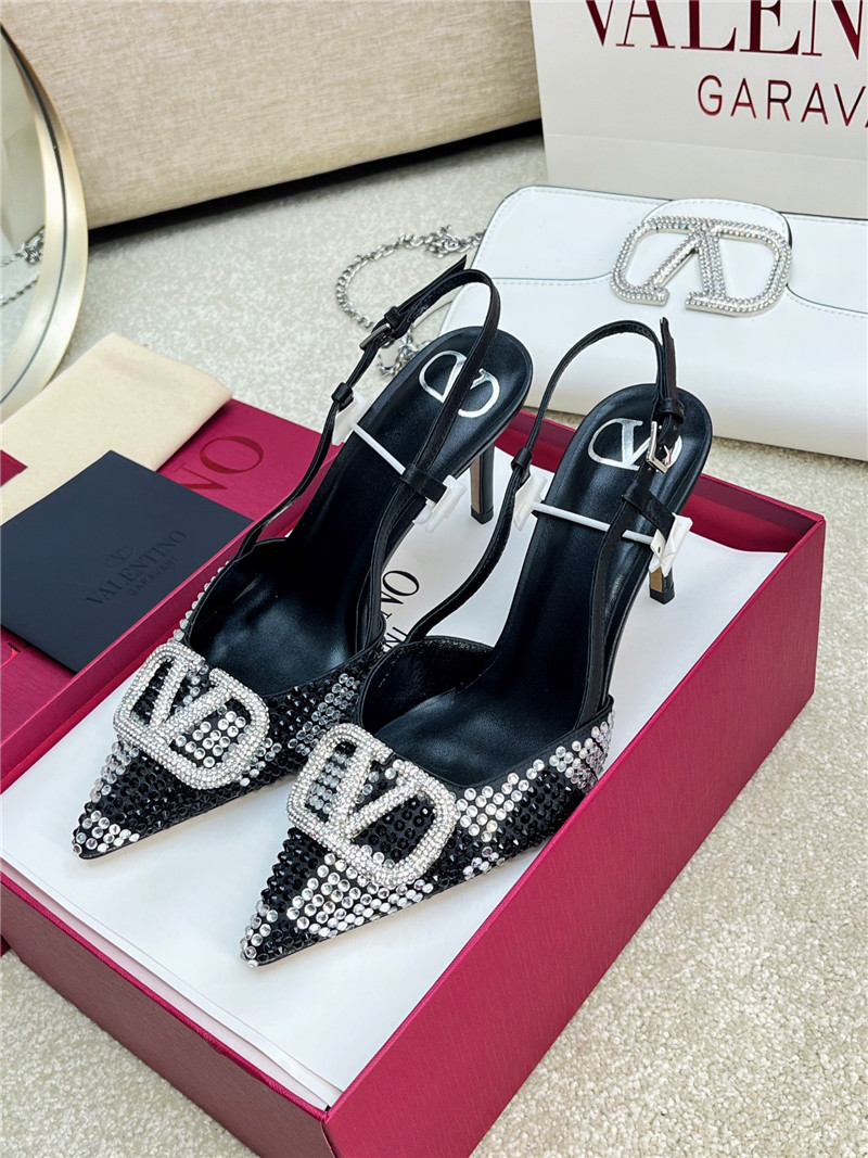 Va1e*ntin0 new color v logo buckle high heels sandals