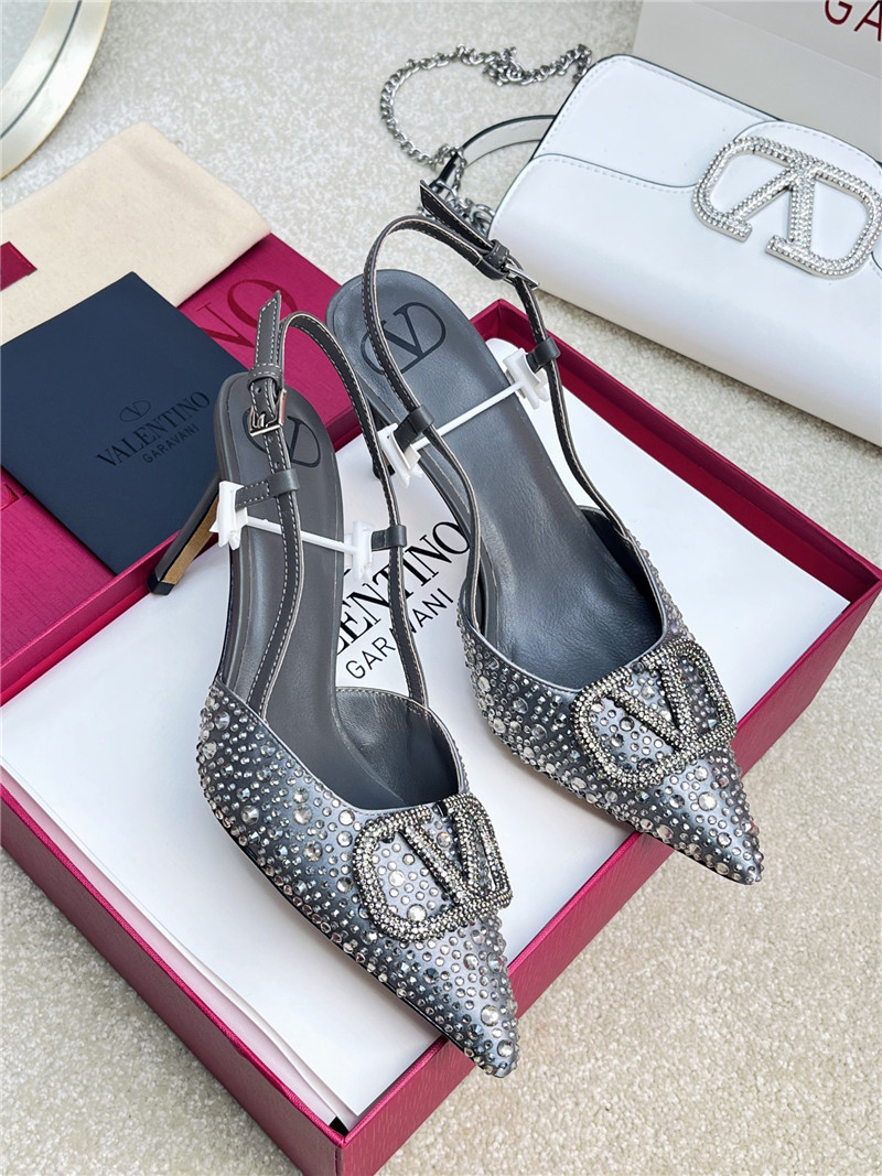 Va1e*ntin0 new color v logo buckle high heels sandals