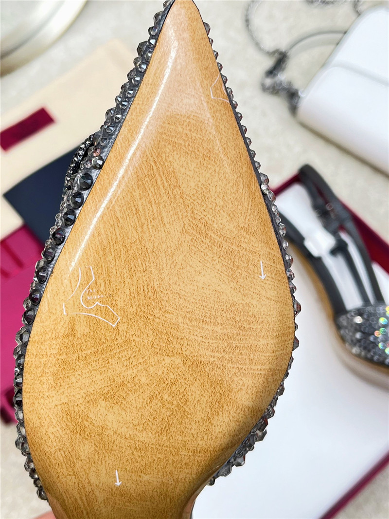 Va1e*ntin0 new color v logo buckle high heels sandals