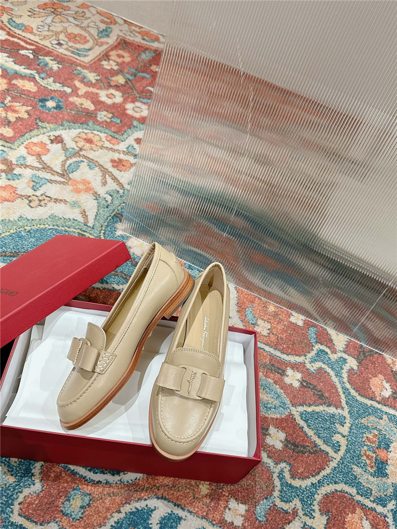 Salvatore Ferragamo British style Gancini buckle loafers