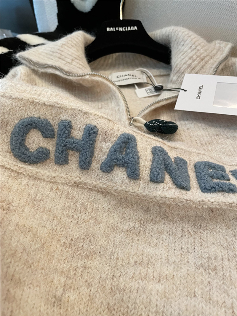 Ch**el logo turtleneck loose sweater beige