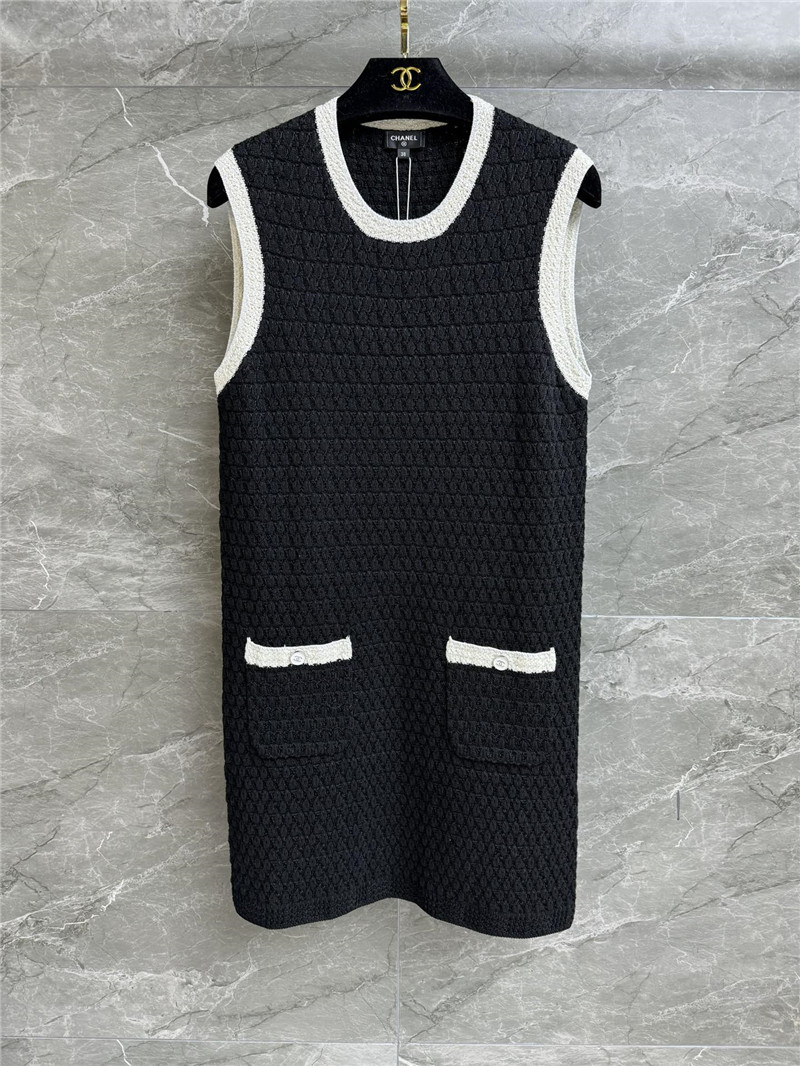 Chanel sleeveless knitted skirt