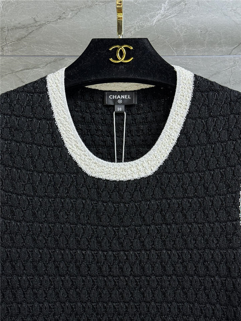 Ch**el sleeveless knitted skirt