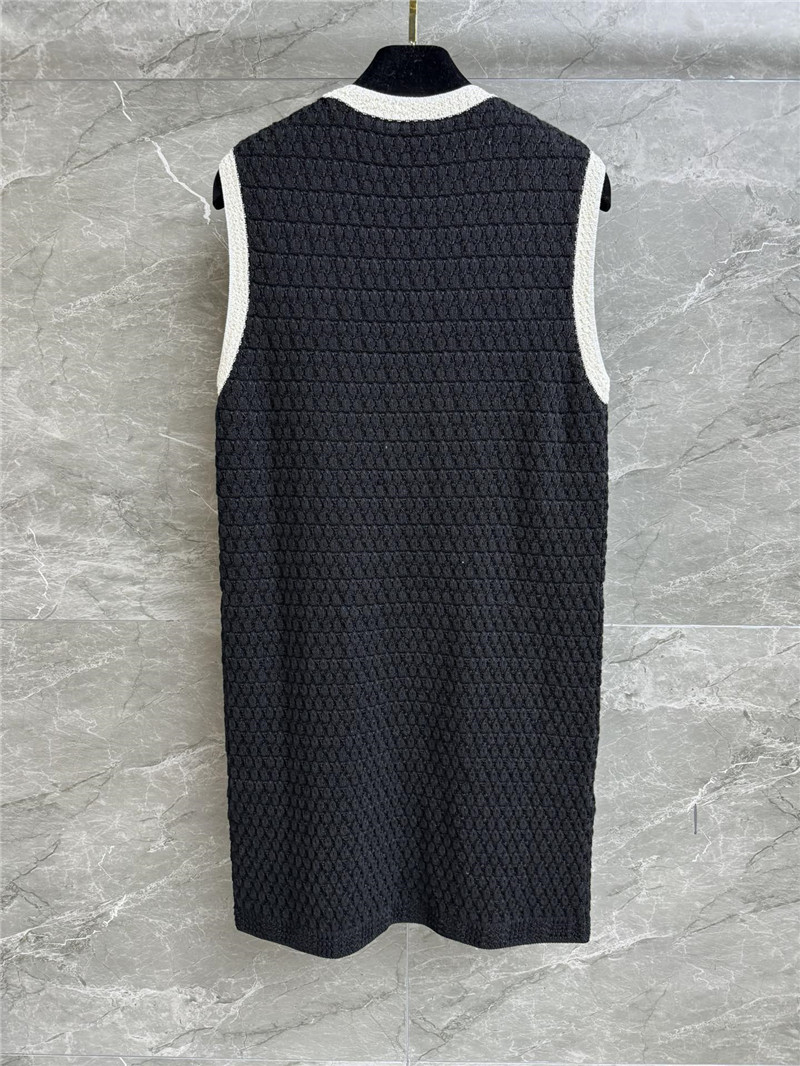 Ch**el sleeveless knitted skirt