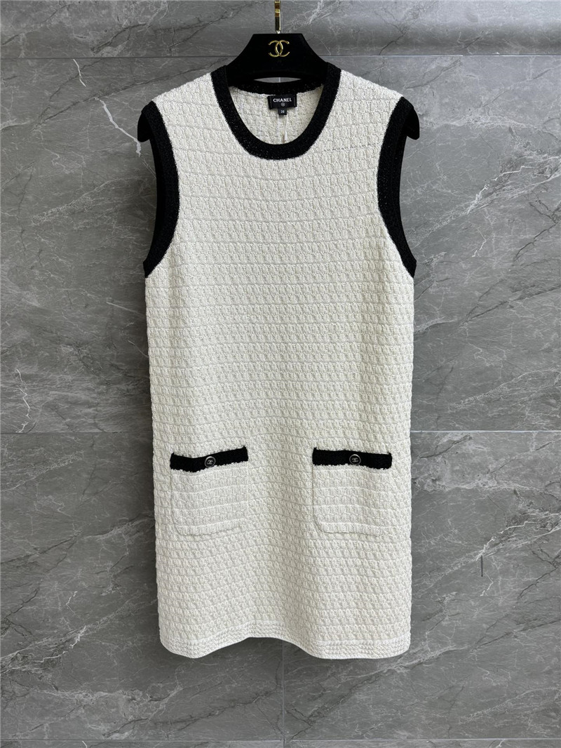 Chanel sleeveless knitted skirt