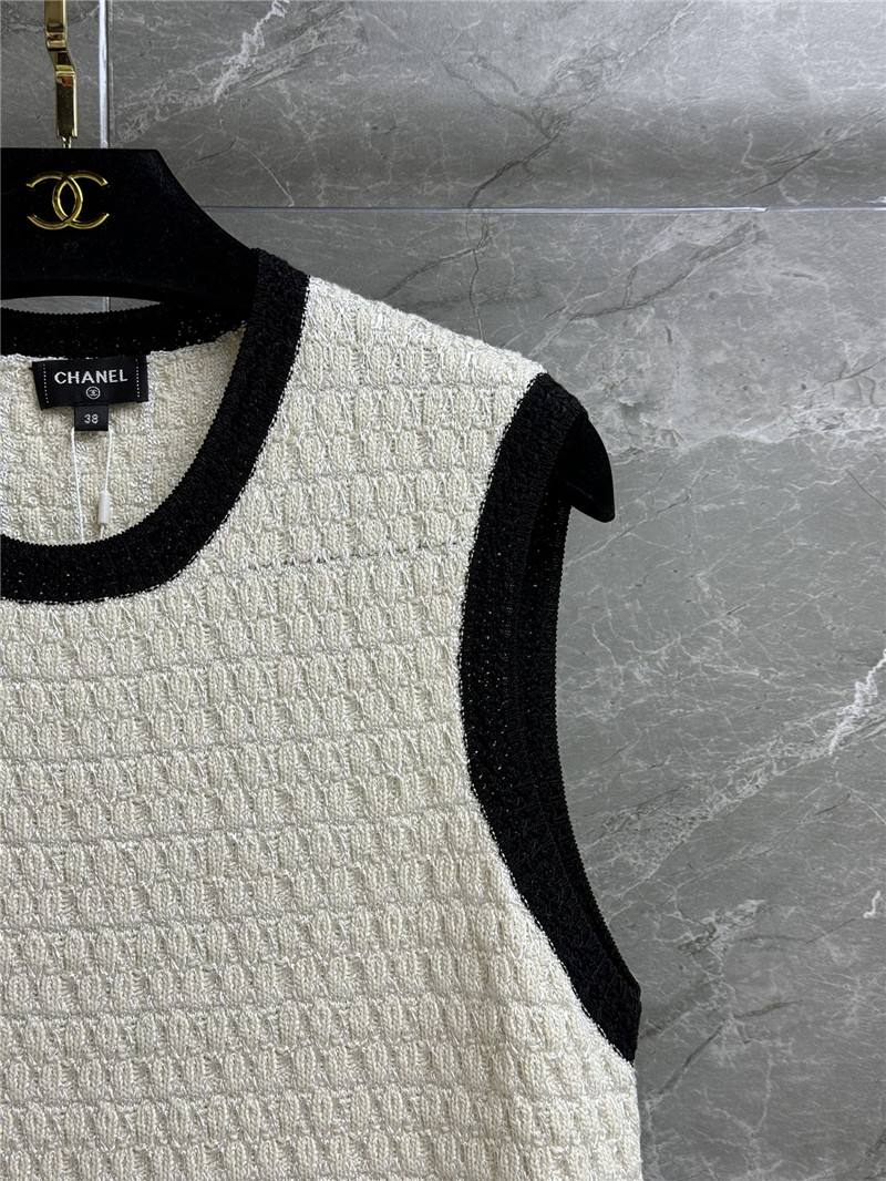 Ch**el sleeveless knitted skirt