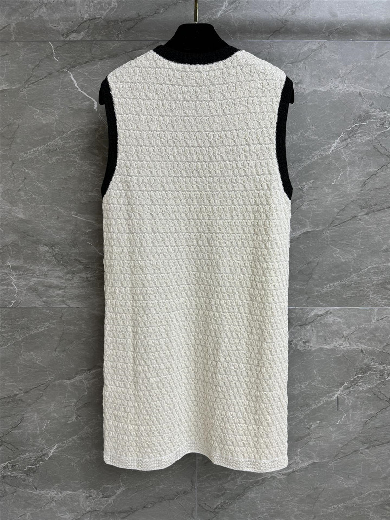 Ch**el sleeveless knitted skirt
