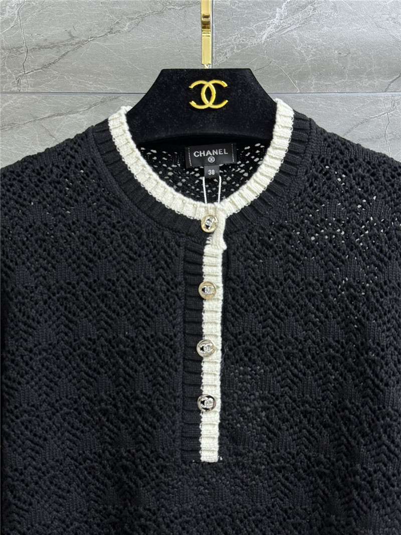 Ch**el hollow short sweater