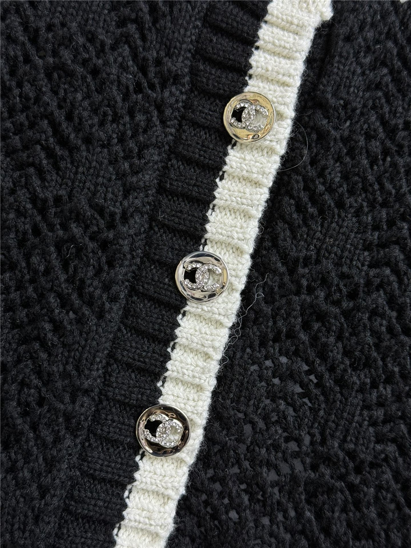 Ch**el hollow short sweater