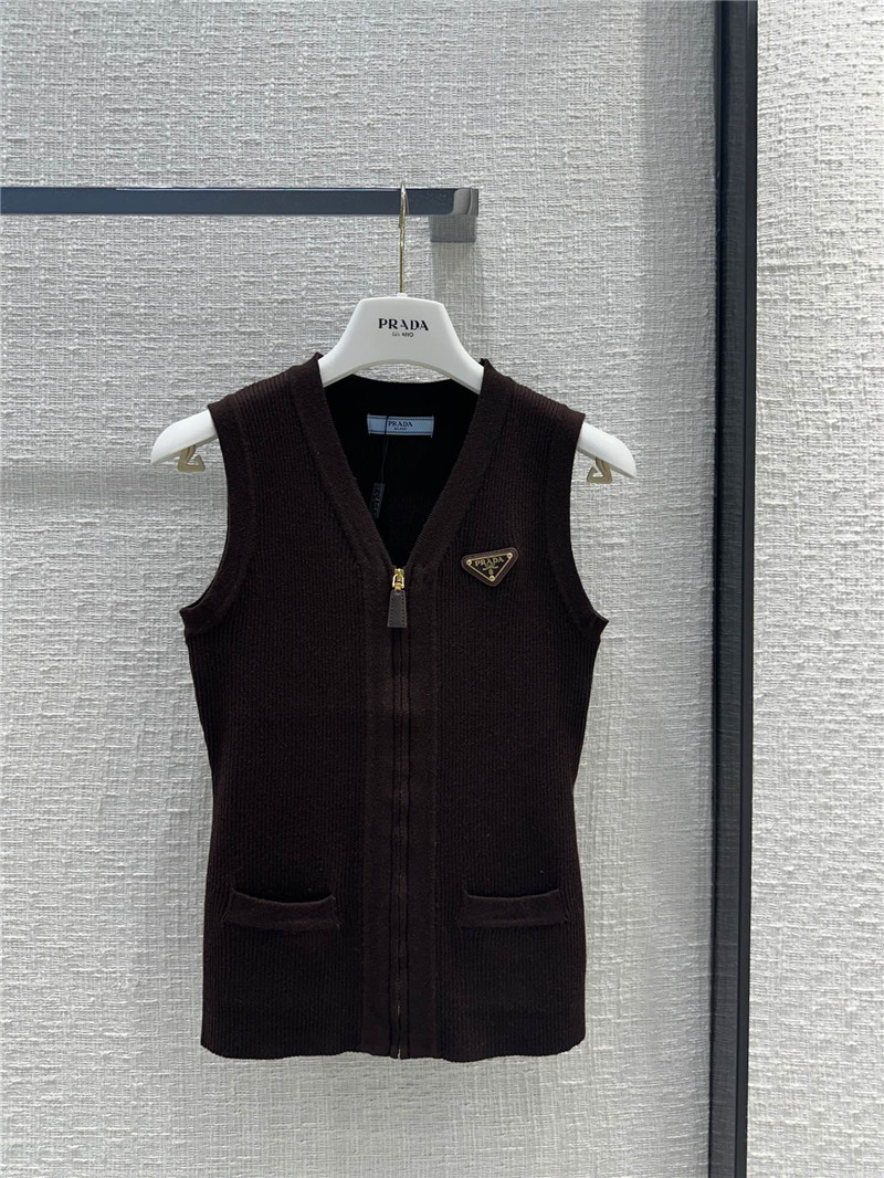 prada temperament V-neck zipper slim knitted top