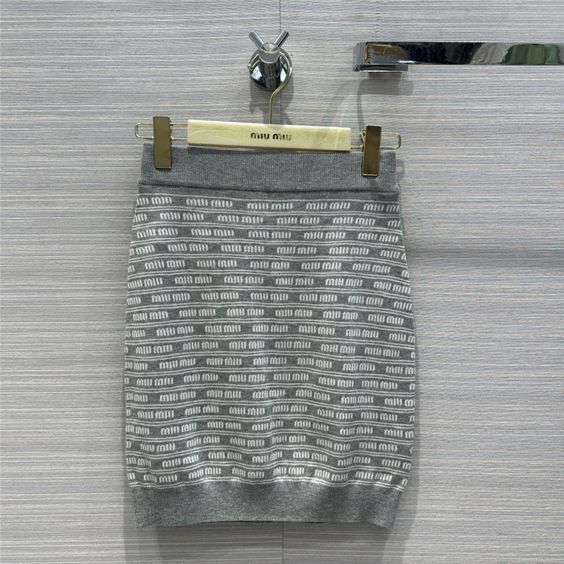 M1um1u vest + skirt suit