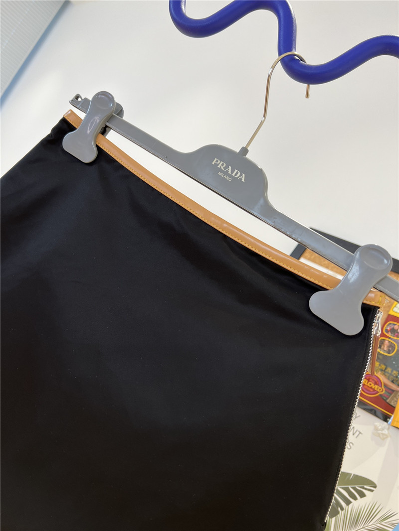 Pra*a new nylon skirt