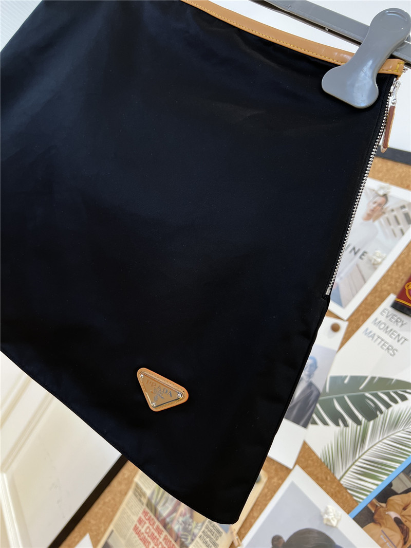 Pra*a new nylon skirt