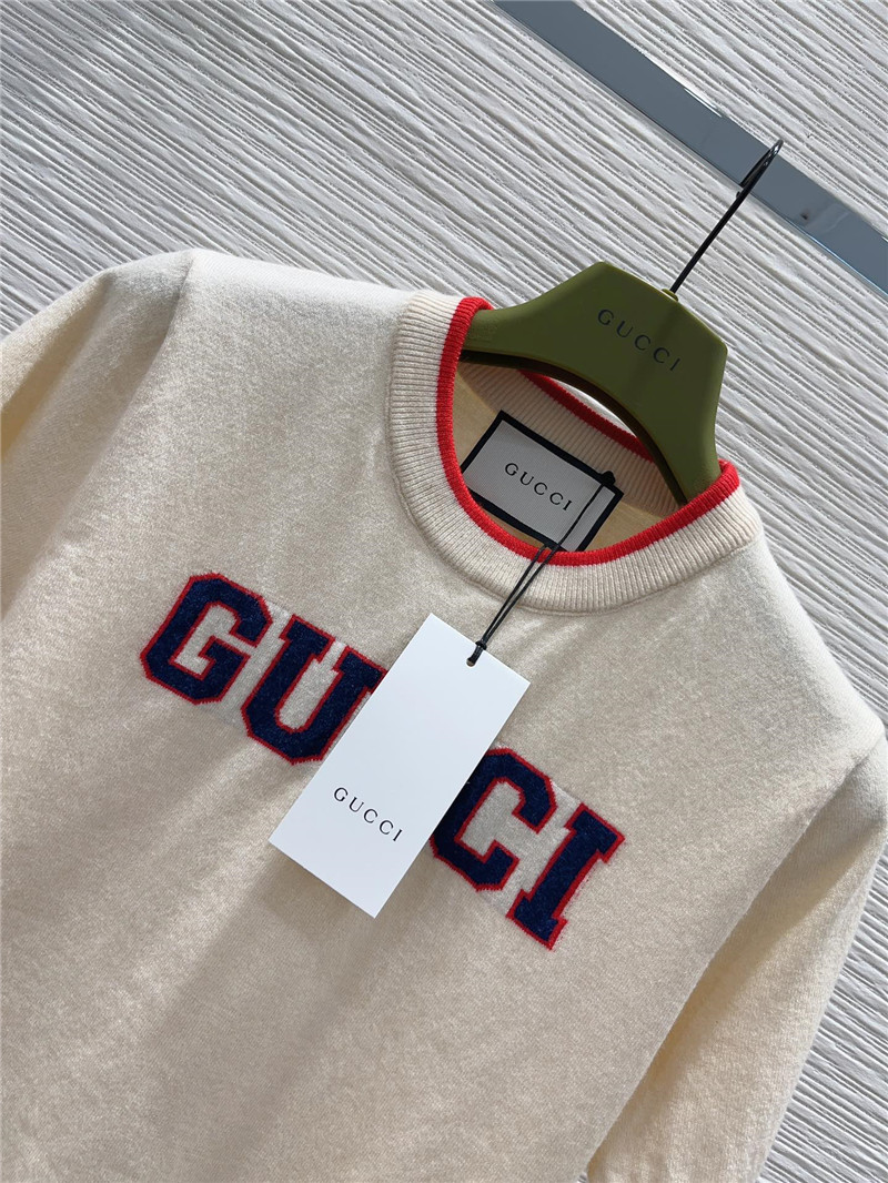 Gvc*1 classic crew neck pullover sweater