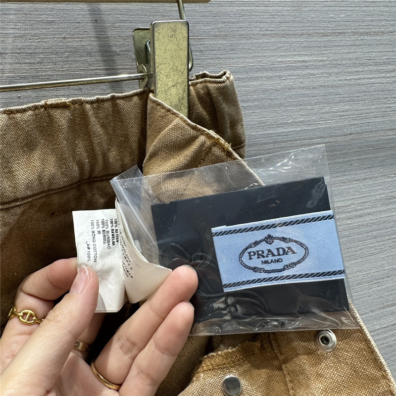 Pra*a unisex work shorts