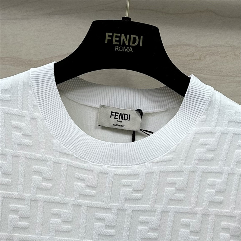 F**di embossed ff letter three-dimensional logo top